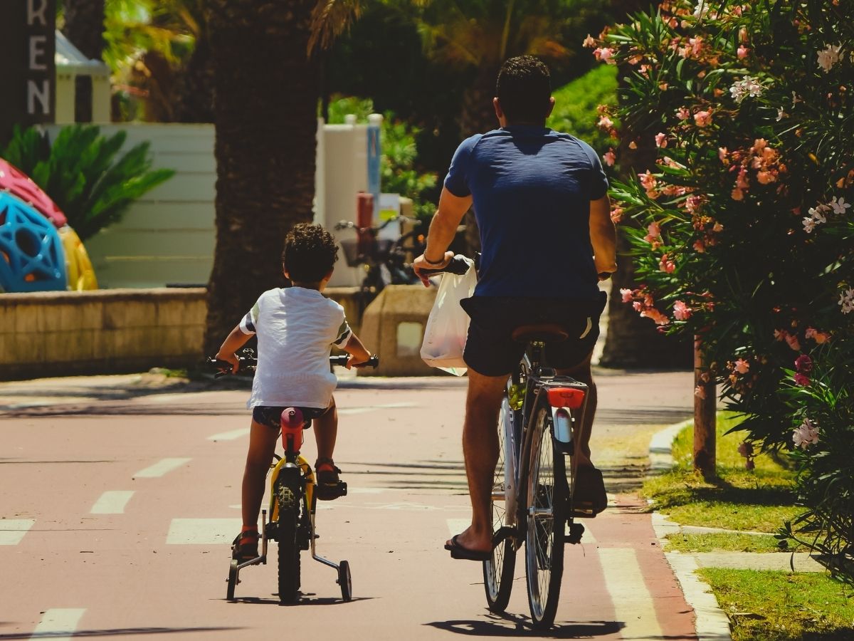 दुनिया का सबसे अमीर देश, फिर भी नेता करते हैं पैडलिंग; क्या है इस अनोखी परंपरा के पीछे का सच? - Photo Gallery