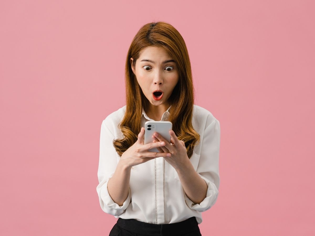 स्मार्टफोन बन रहा खतरा, फोन बैटरी ब्लास्ट के पीछे छिपी वो गलतियां जो हर यूजर करता है; यहां पर जानें - Photo Gallery