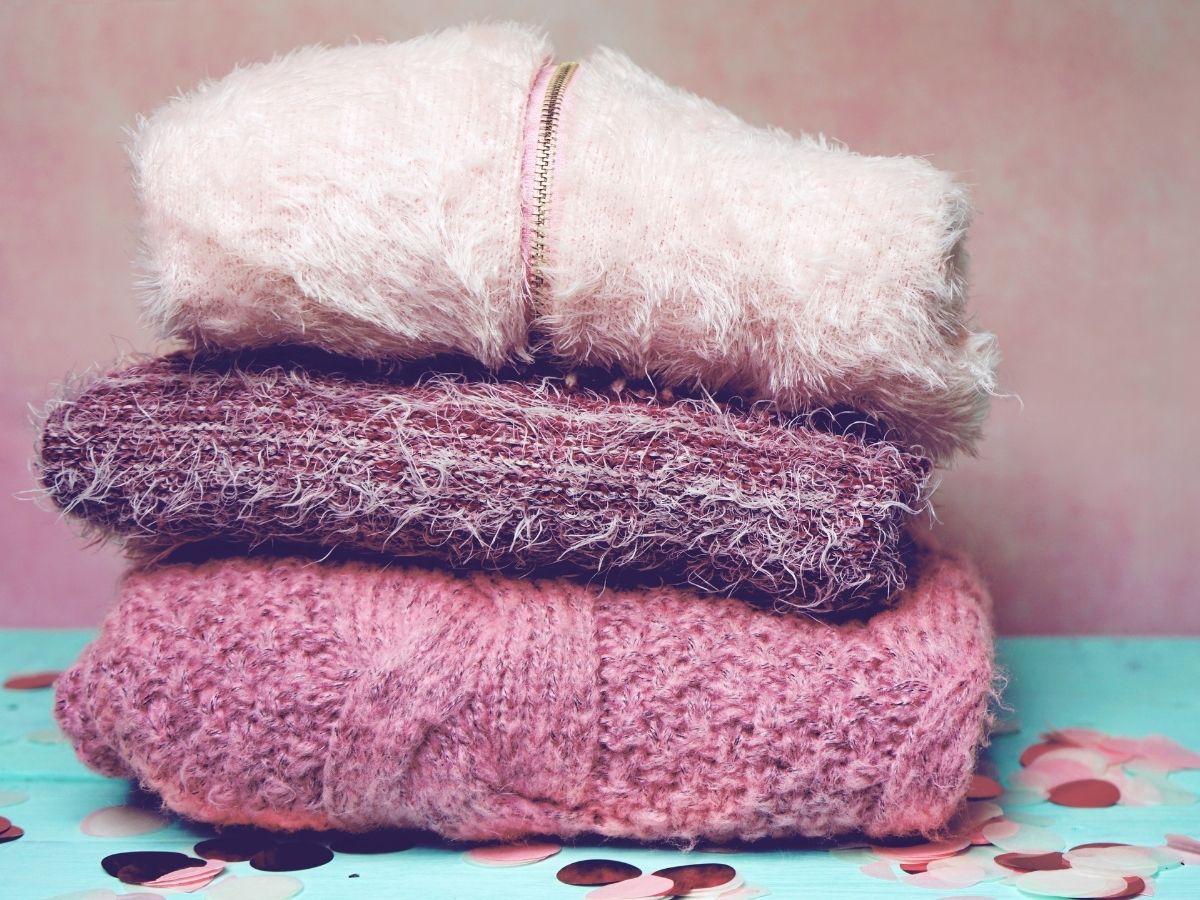 सर्दियों में ऐसे भगाएं ऊनी कपड़ों में जमी बदबू, यहां जानें सुरक्षित और असरदार तरीके - Photo Gallery