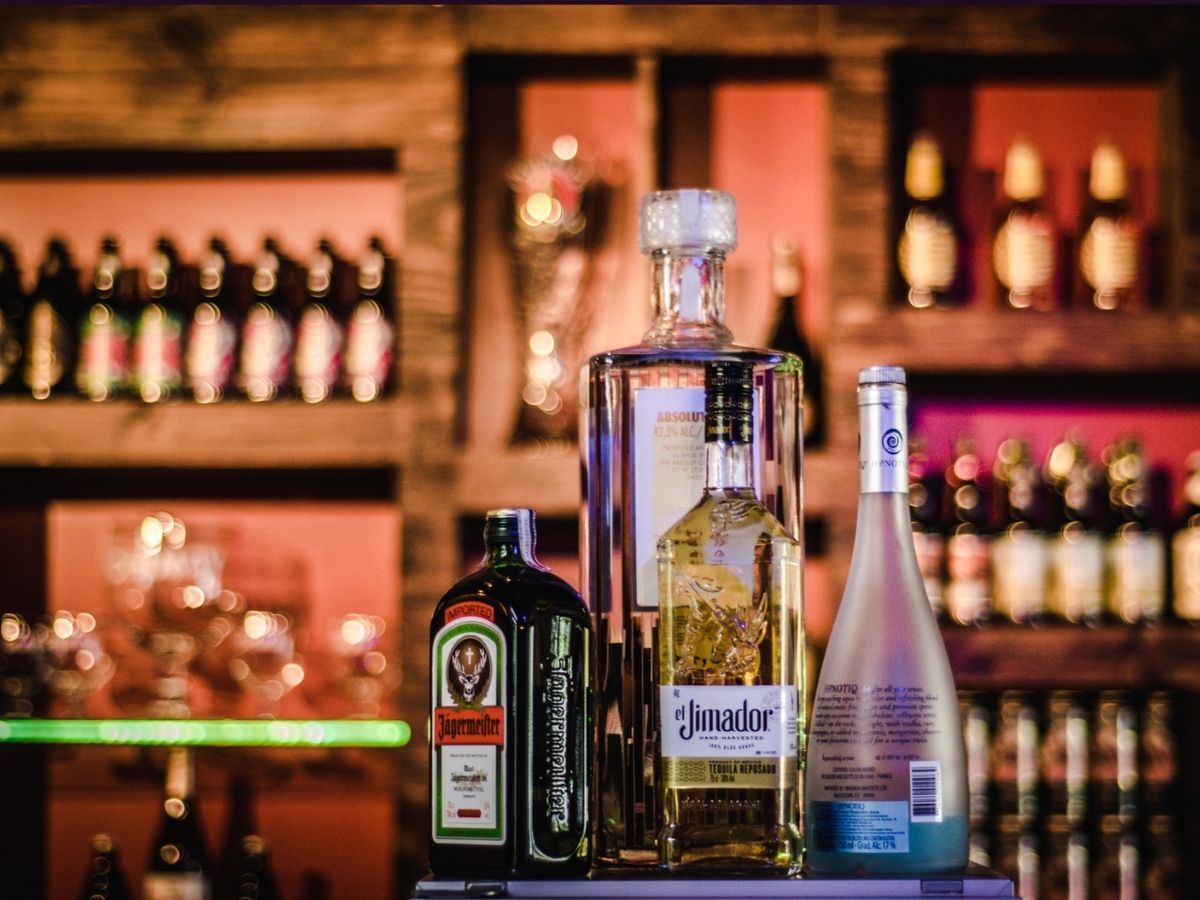 MCD By-Election: इतने दिनों के लिए दिल्ली में बंद रहेगी शराब की दुकानें, कई क्षेत्रों में ड्राई डे घोषित; जानें क्या है इसके पीछे की वजह? - Photo Gallery