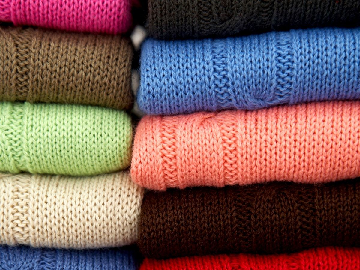 सर्दियों में ऐसे भगाएं ऊनी कपड़ों में जमी बदबू, यहां जानें सुरक्षित और असरदार तरीके - Photo Gallery