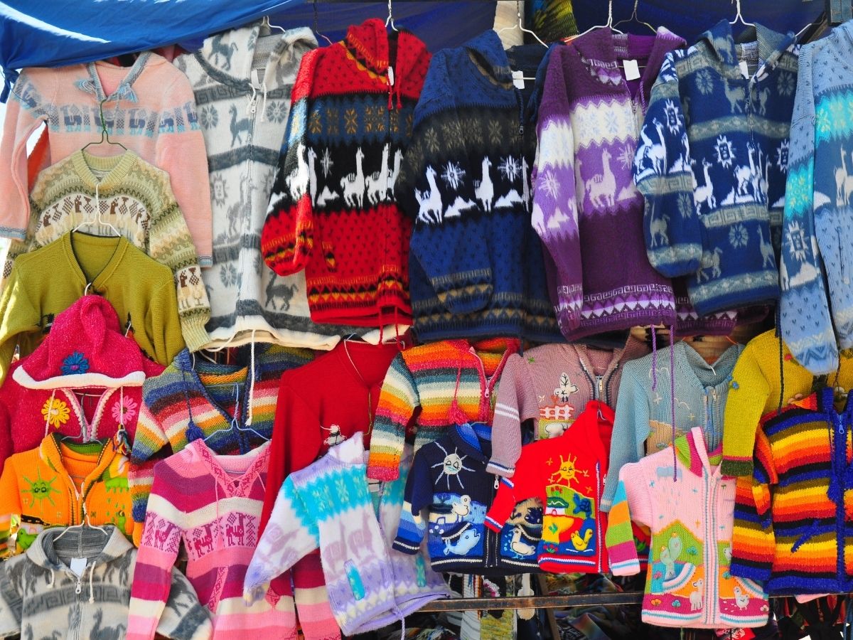 सर्दियों में ऐसे भगाएं ऊनी कपड़ों में जमी बदबू, यहां जानें सुरक्षित और असरदार तरीके - Photo Gallery