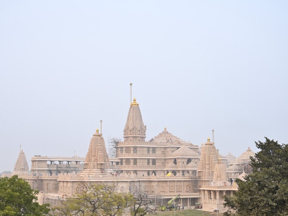 राम मंदिर के शिखर पर लहराएगा विशेष निर्मित भगवा ध्वज, कीमत से लेकर लाइफ एक्सपेक्टेंसी यहां जानें सारी जानकारी - Photo Gallery