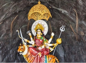 What is the darshan time during Navratri? - Photo Gallery