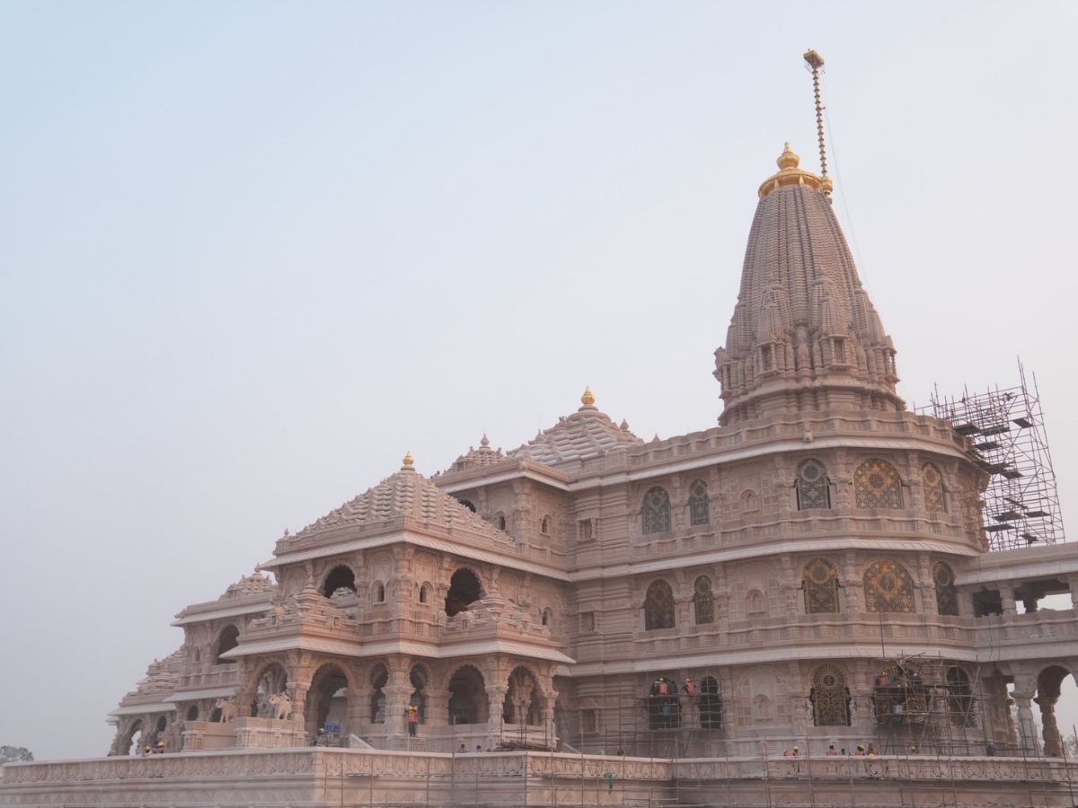 राम मंदिर के शिखर पर लहराएगा विशेष निर्मित भगवा ध्वज, कीमत से लेकर लाइफ एक्सपेक्टेंसी यहां जानें सारी जानकारी - Photo Gallery