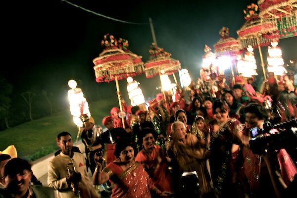 The wedding procession arrived with great pomp - Photo Gallery