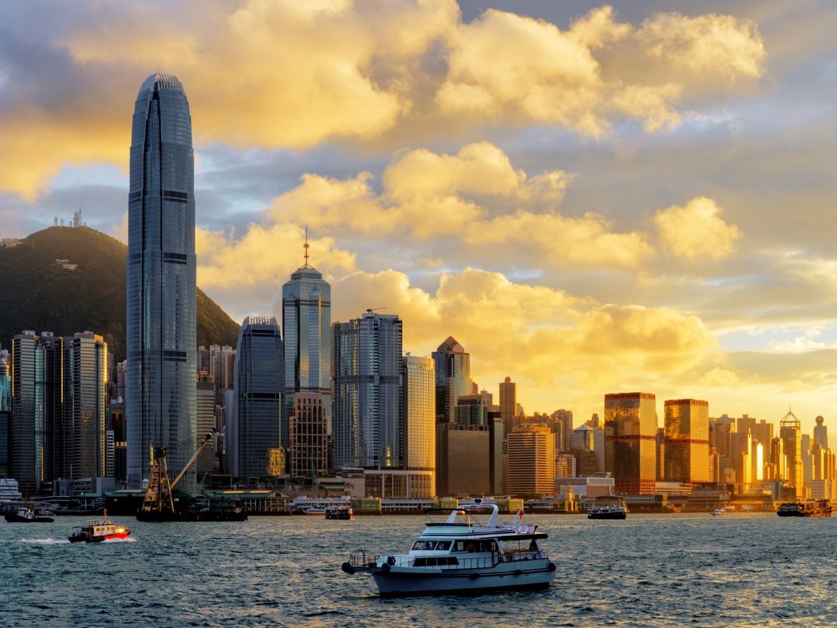 Hong Kong Fire: आखिर क्यों हांगकांग को अपने यहां बनवानी पड़ती है, ऊंची-ऊंची इमारतें; जानें क्या है इसके पीछे की वजह? - Photo Gallery