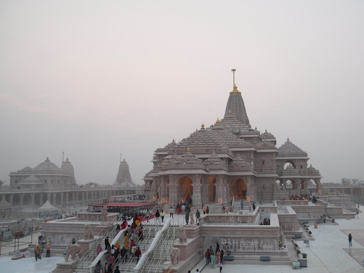 राम मंदिर के शिखर पर लहराएगा विशेष निर्मित भगवा ध्वज, कीमत से लेकर लाइफ एक्सपेक्टेंसी यहां जानें सारी जानकारी - Photo Gallery