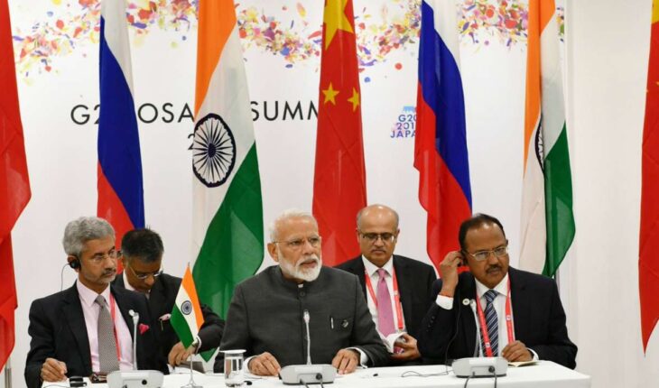 Discussion on global issues - Photo Gallery