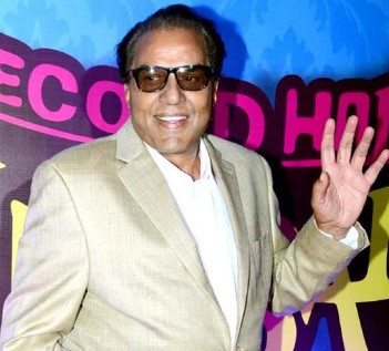 When did Dharmendra enter politics? - Photo Gallery