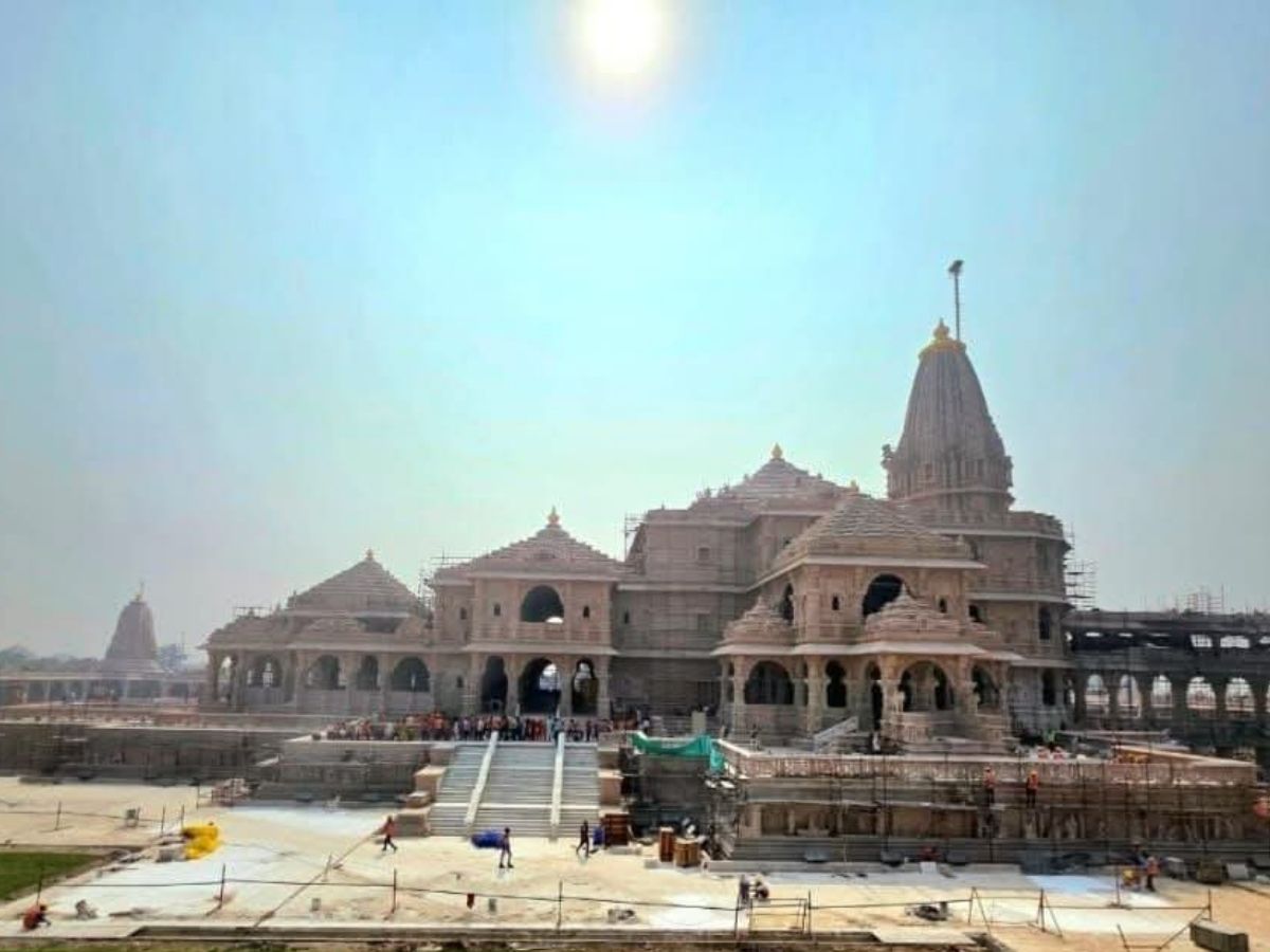 राम मंदिर के शिखर पर लहराएगा विशेष निर्मित भगवा ध्वज, कीमत से लेकर लाइफ एक्सपेक्टेंसी यहां जानें सारी जानकारी - Photo Gallery