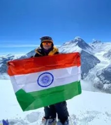 The extraordinary achievements of the mountaineer - Photo Gallery