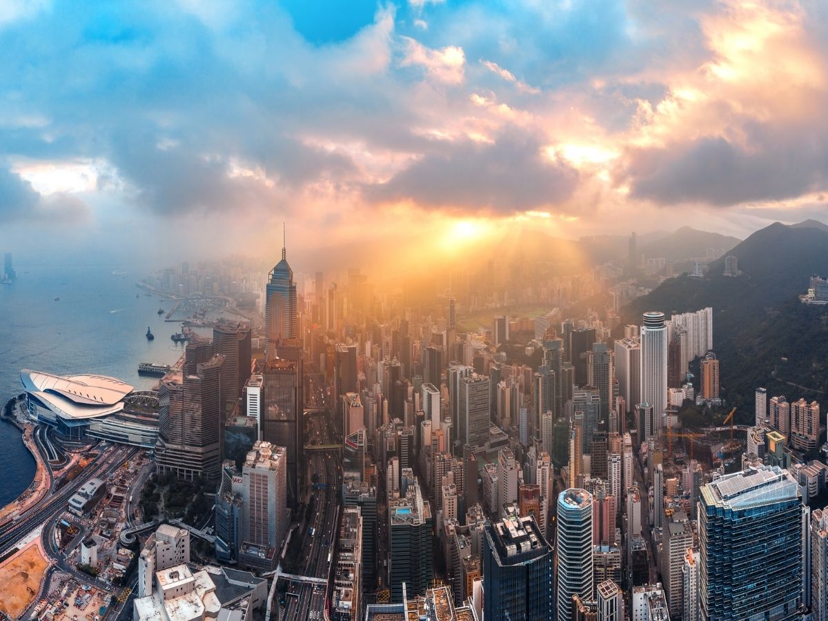 Hong Kong Fire: आखिर क्यों हांगकांग को अपने यहां बनवानी पड़ती है, ऊंची-ऊंची इमारतें; जानें क्या है इसके पीछे की वजह? - Photo Gallery