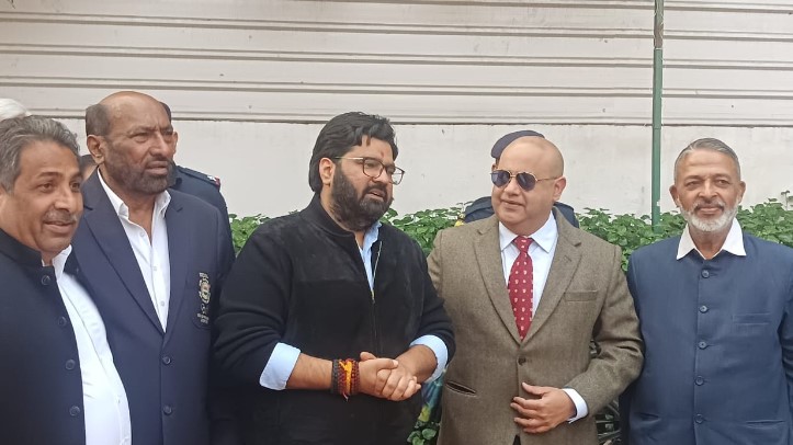 The team coach was present during the meeting - Photo Gallery