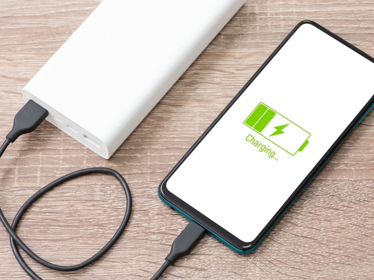 स्मार्टफोन बन रहा खतरा, फोन बैटरी ब्लास्ट के पीछे छिपी वो गलतियां जो हर यूजर करता है; यहां पर जानें - Photo Gallery