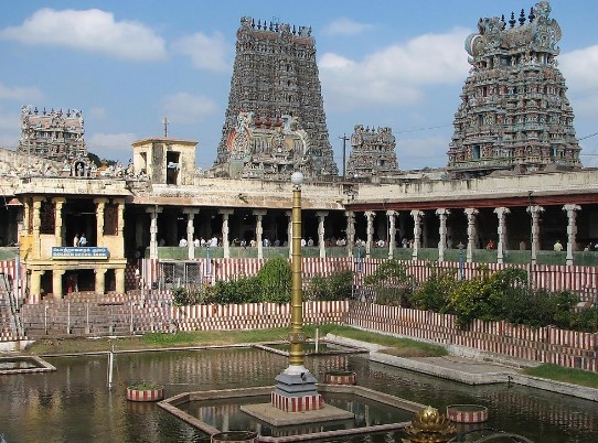 The sacred pond and temple have pictures - Photo Gallery