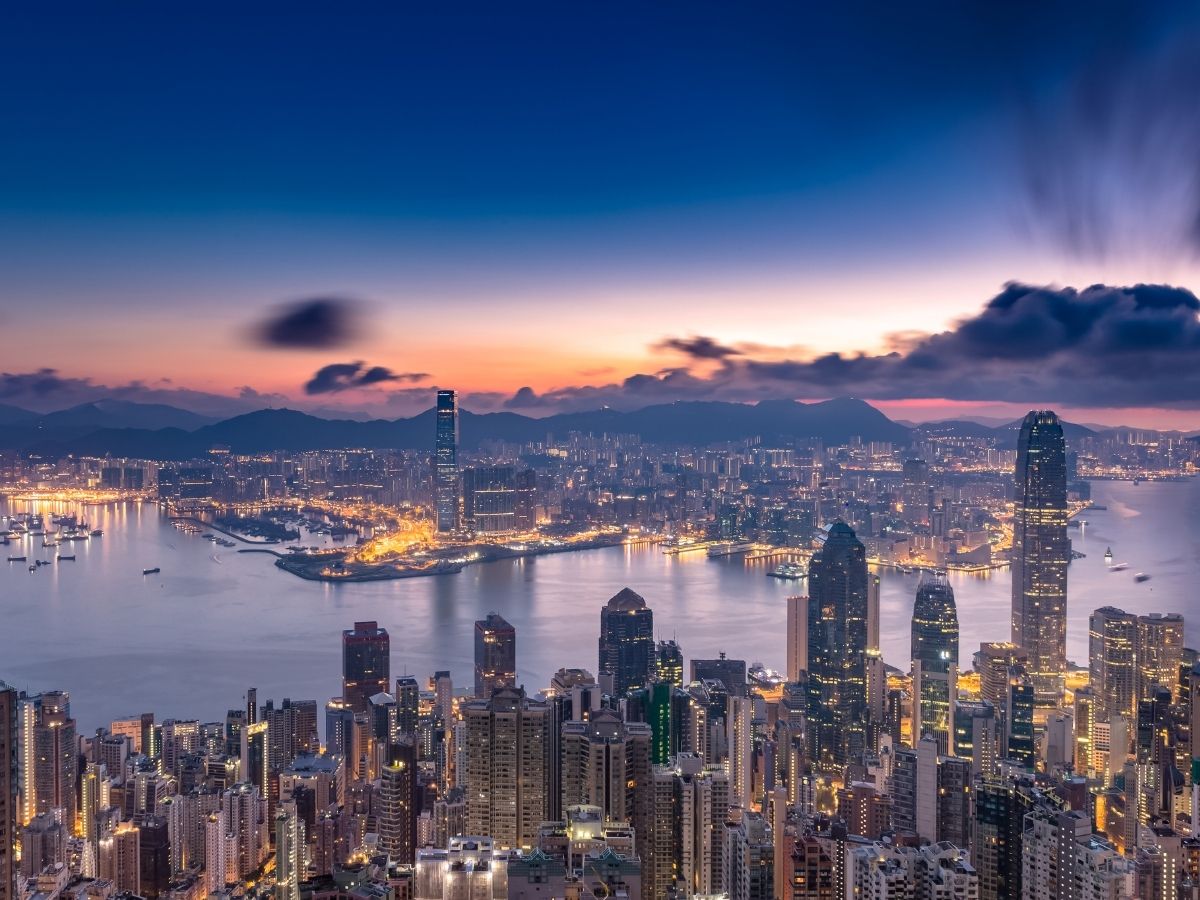 Hong Kong Fire: आखिर क्यों हांगकांग को अपने यहां बनवानी पड़ती है, ऊंची-ऊंची इमारतें; जानें क्या है इसके पीछे की वजह? - Photo Gallery