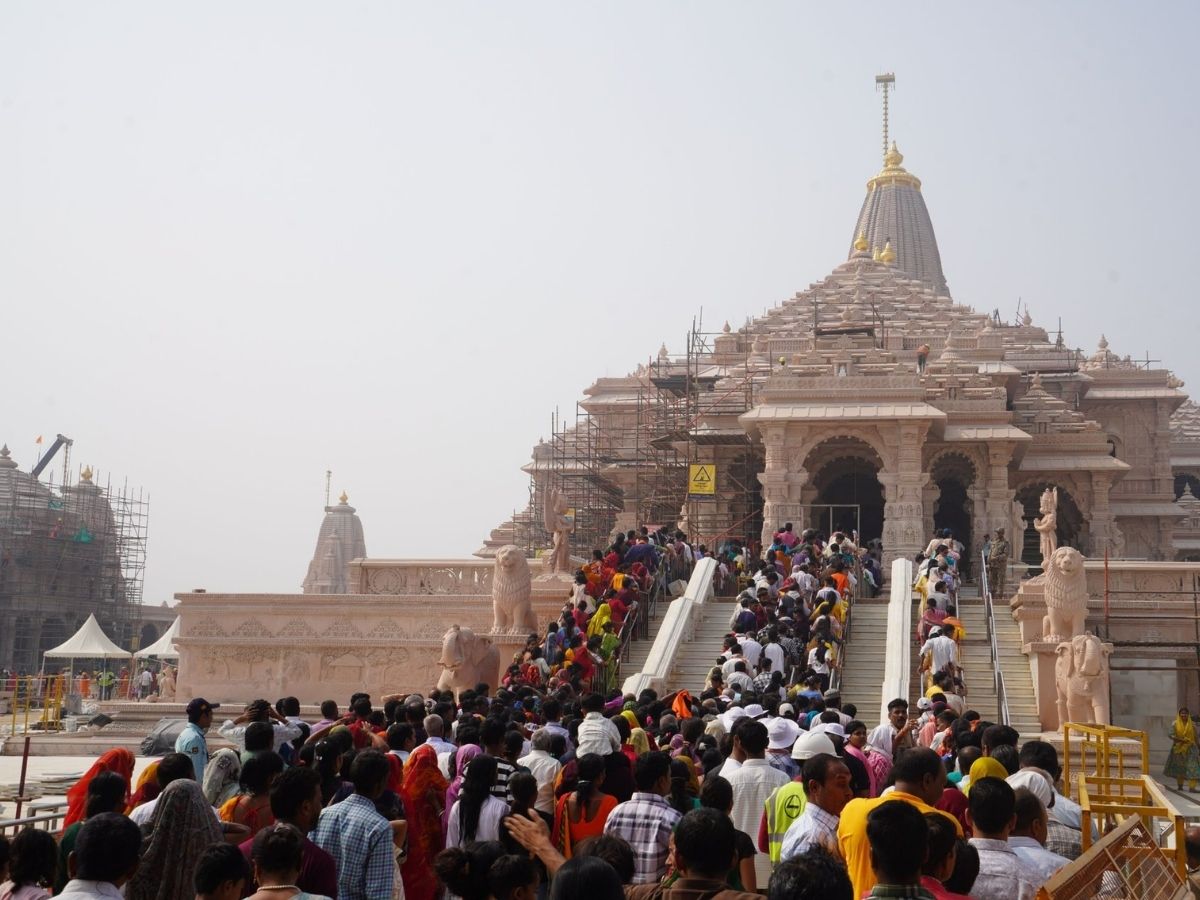 राम मंदिर के शिखर पर लहराएगा विशेष निर्मित भगवा ध्वज, कीमत से लेकर लाइफ एक्सपेक्टेंसी यहां जानें सारी जानकारी - Photo Gallery