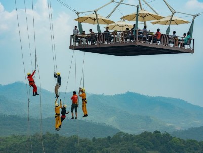 Stranded tourist's life saved - Photo Gallery