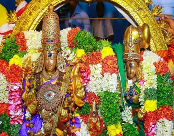 A grand festival is celebrated in the temple - Photo Gallery
