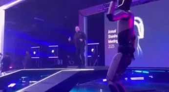 एलन मस्क का डांस अपने रोबोट के साथ! जानिए कौन है ऑप्टिमस और क्यों मिला मस्क को 83 लाख करोड़ का इनाम