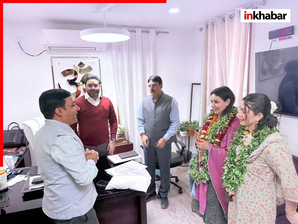 सचिन तेंदुलकर की पत्नी और बेटी ने काशी के बाबा विश्वनाथ मंदिर में टेका माथा और लिया आशीर्वाद - Photo Gallery