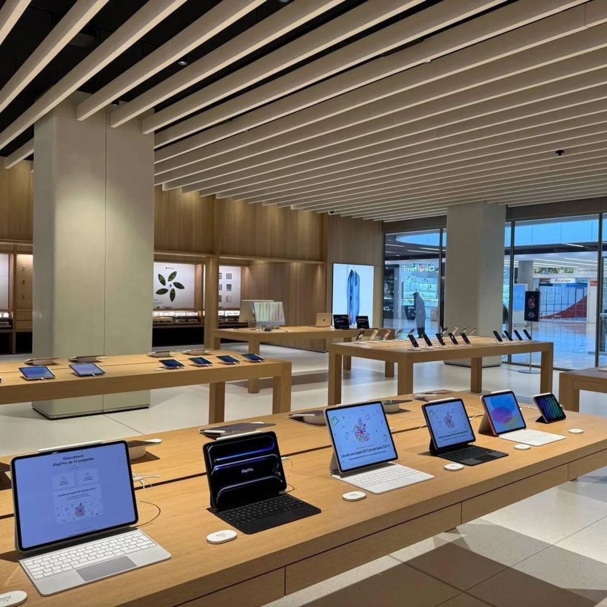 नोएडा में जल्द खुलेगा Apple का 5वां रिटेल इंडिया स्टोर - Photo Gallery