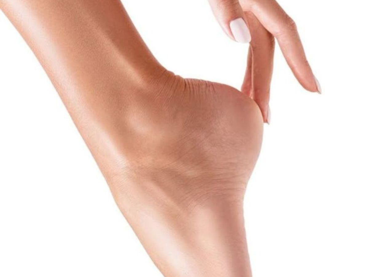 Cracked Heels Remedies At Home: फटी एड़ियों का इलाज घर पर ही! जानें सबसे असरदार घरेलू नुस्खे - Photo Gallery