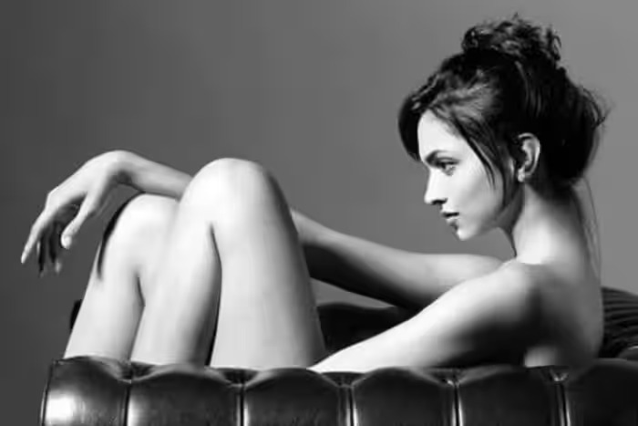 पानी में गई शर्म और हया! दीपिका से लेकर आलिया तक, इन बॉलीवुड एक्ट्रेस ने टॉपलेस लुक से मचाई सनसनी