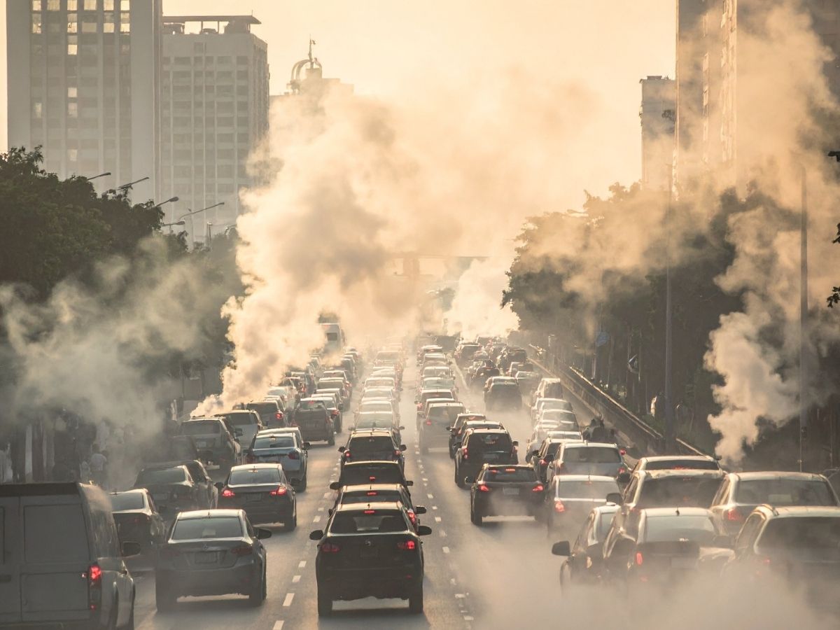 Delhi AQI: दिल्लीवालों की जान नहीं छोड़ रही जहरीली हवा! GRAP-3 हटते ही गैस चैंबर बनी राजधानी - Photo Gallery