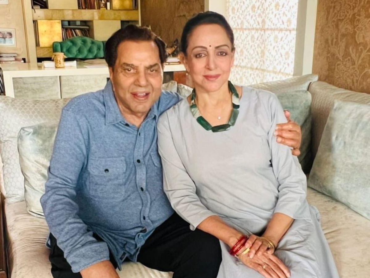Dharmendra के साथ बिताए पलों को Hema Malini ने तस्वीरों में समेटा, ‘ही-मैन’ के चौथे पर दिखाईं बीते कल की झलकियां - Photo Gallery
