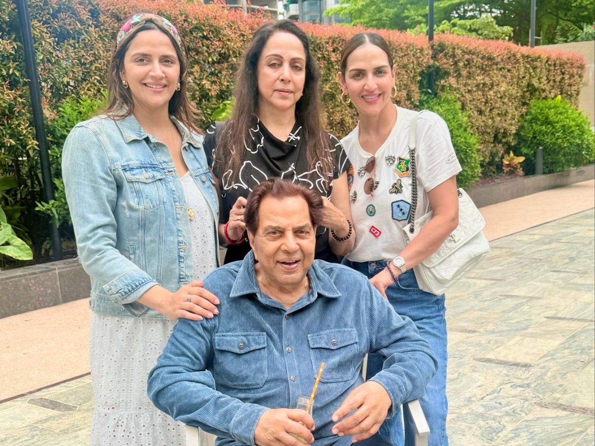 Dharmendra के साथ बिताए पलों को Hema Malini ने तस्वीरों में समेटा, ‘ही-मैन’ के चौथे पर दिखाईं बीते कल की झलकियां - Photo Gallery