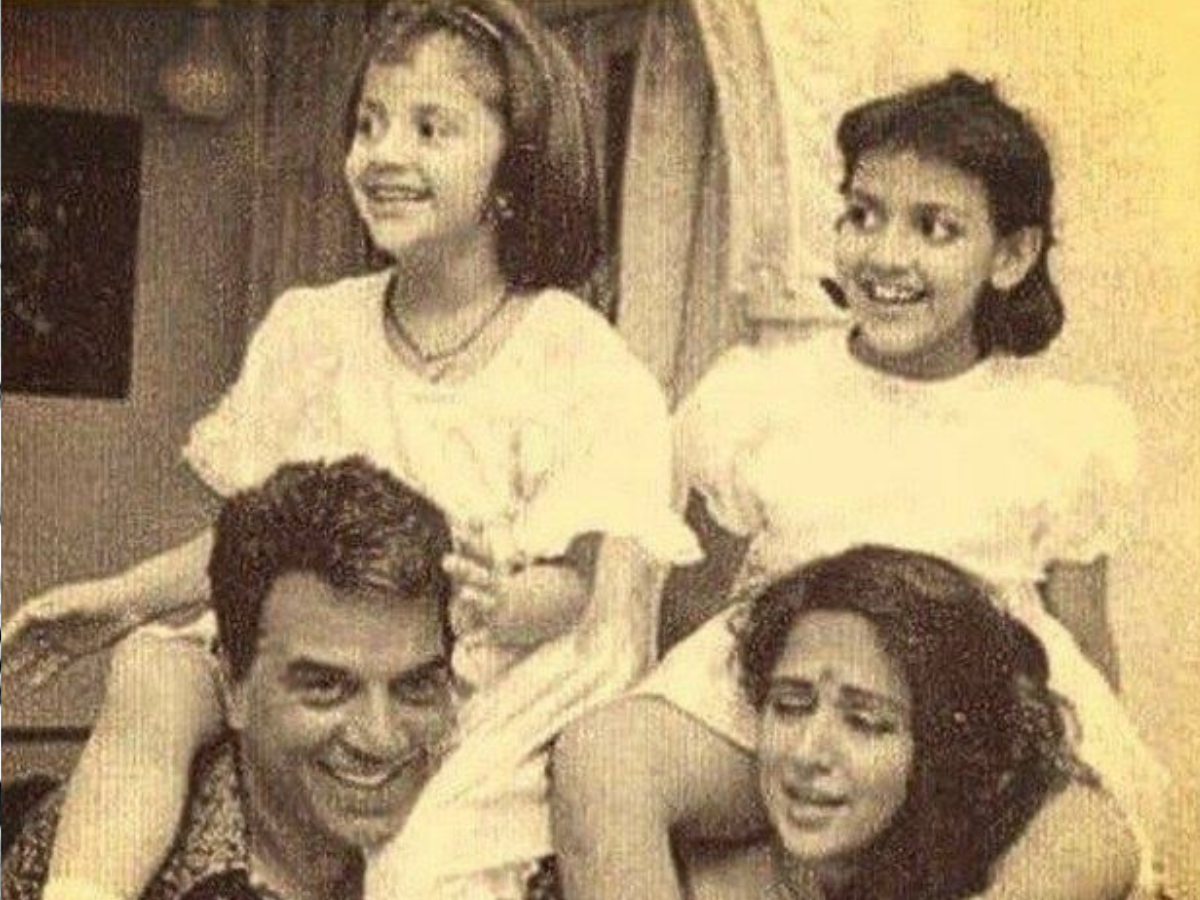 छह बच्चे और दो बीवियां, फिल्मों से दूर परिवार के साथ ऐसे वक्त बिताते हैं Dharmendra, देखें रेयर फैमिली PHOTOS - Photo Gallery