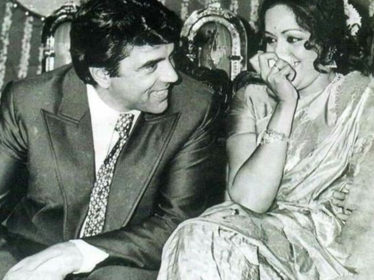 छह बच्चे और दो बीवियां, फिल्मों से दूर परिवार के साथ ऐसे वक्त बिताते हैं Dharmendra, देखें रेयर फैमिली PHOTOS - Photo Gallery