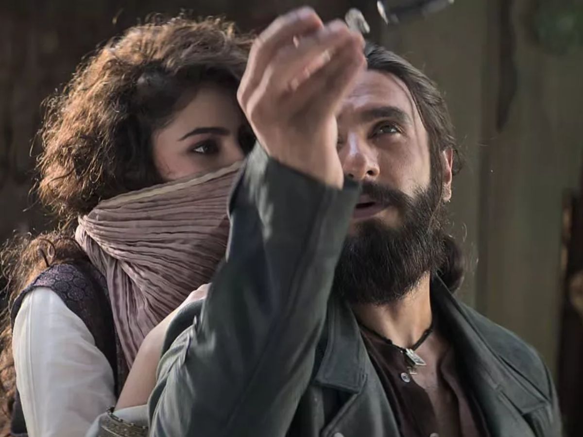 Dhurandhar: आंखों पर चश्मा, हाथ में सिगार… Arjun Rampal झक्कास लुक आउट; Ranveer Singh ने ट्रेलर रिलीज डेट से भी उठाया पर्दा - Photo Gallery