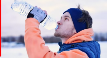 सर्दियों में अगर कम पी रहे हैं पानी तो हो जाए सावधान! अभी नोट कर लें कितने गिलास पीना सही