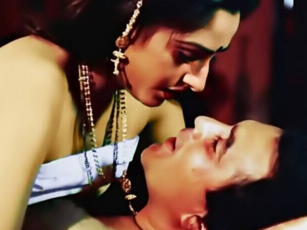 बेटी-पोती की उम्र की एक्ट्रेसेस के साथ इन स्टार्स ने दिए इंटीमेट सीन, एक एक्ट्रेस तो 47 साल छोटी थी - Photo Gallery