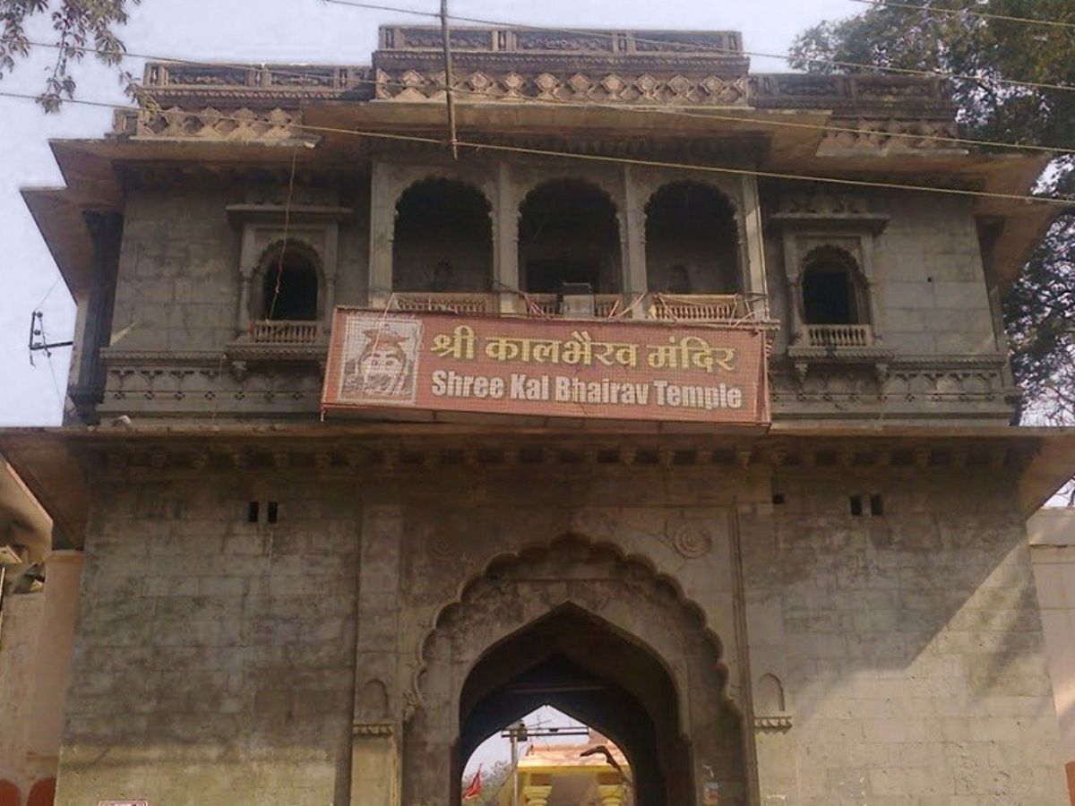 भारत के इन 5 मंदिरों से प्रसाद घर ले जाना है मना, खा लिया तो और मुसीबत! आखिर क्या है वजह - Photo Gallery