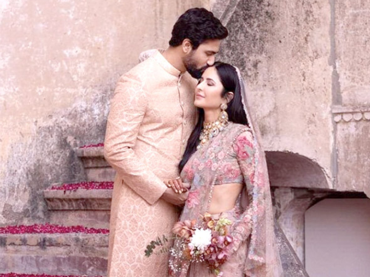 मज़ाक से शुरू हुई लव स्टोरी और विक्की कौशल की पत्नी बन गईं Katrina Kaif, इतने करोड़ का मालिक है कपल - Photo Gallery