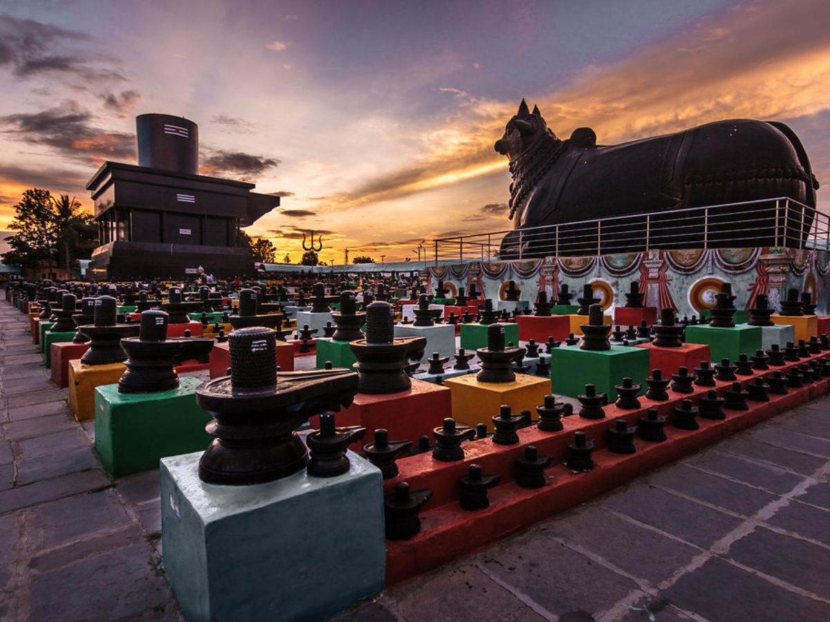 भारत के इन 5 मंदिरों से प्रसाद घर ले जाना है मना, खा लिया तो और मुसीबत! आखिर क्या है वजह - Photo Gallery