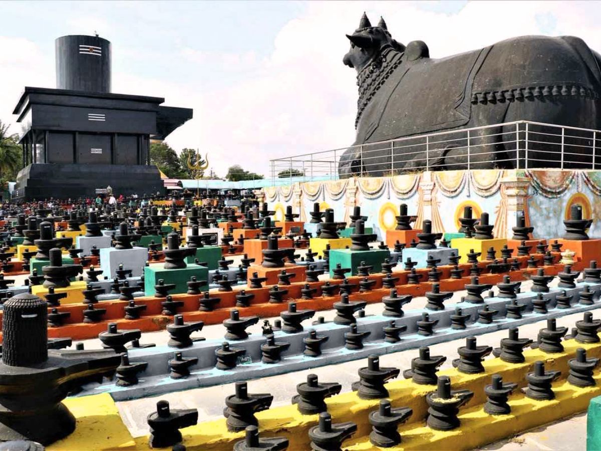 भारत के इन 5 मंदिरों से प्रसाद घर ले जाना है मना, खा लिया तो और मुसीबत! आखिर क्या है वजह - Photo Gallery