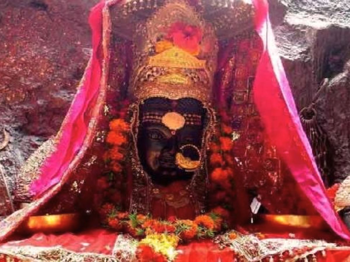 भारत के इन 5 मंदिरों से प्रसाद घर ले जाना है मना, खा लिया तो और मुसीबत! आखिर क्या है वजह - Photo Gallery