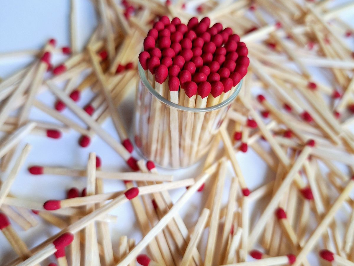 Vastu Tips For Temple: मंदिर के पास भूलकर भी न रखें ये 5 चीजें, हो सकता है भारी नुकसान - Photo Gallery