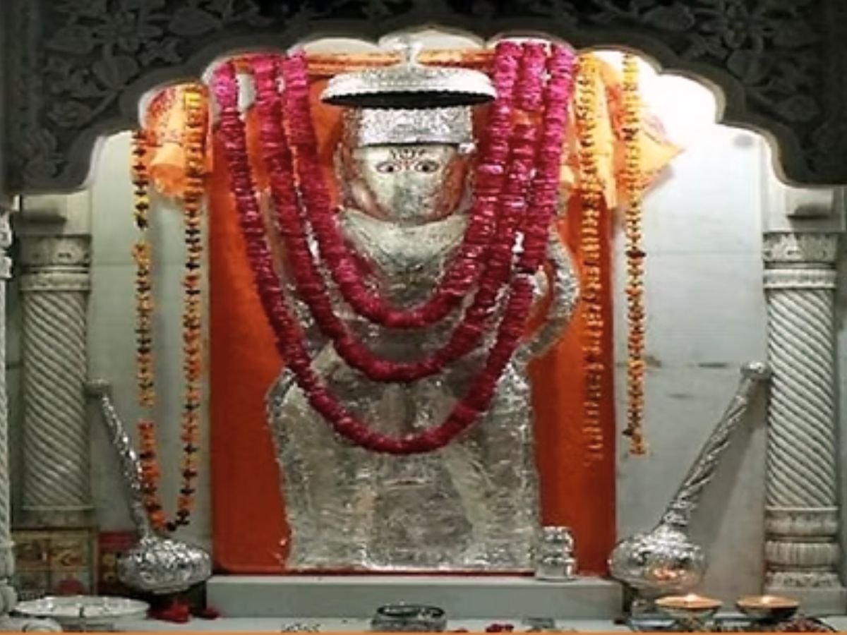 भारत के इन 5 मंदिरों से प्रसाद घर ले जाना है मना, खा लिया तो और मुसीबत! आखिर क्या है वजह - Photo Gallery