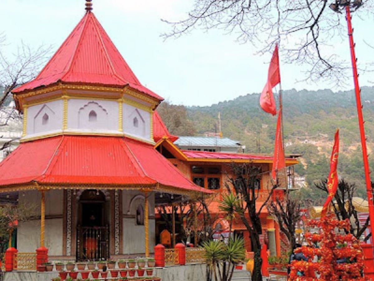 भारत के इन 5 मंदिरों से प्रसाद घर ले जाना है मना, खा लिया तो और मुसीबत! आखिर क्या है वजह - Photo Gallery