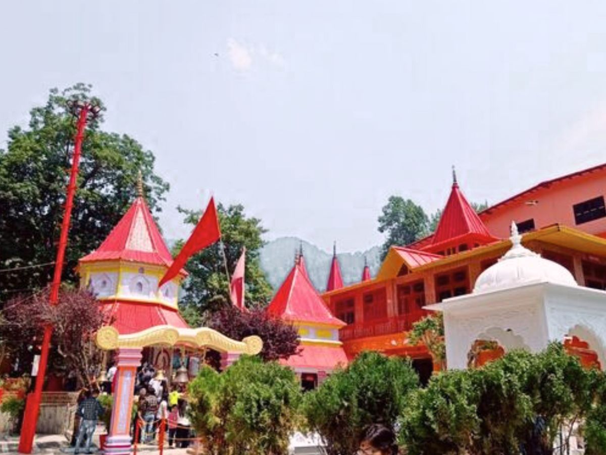 भारत के इन 5 मंदिरों से प्रसाद घर ले जाना है मना, खा लिया तो और मुसीबत! आखिर क्या है वजह - Photo Gallery