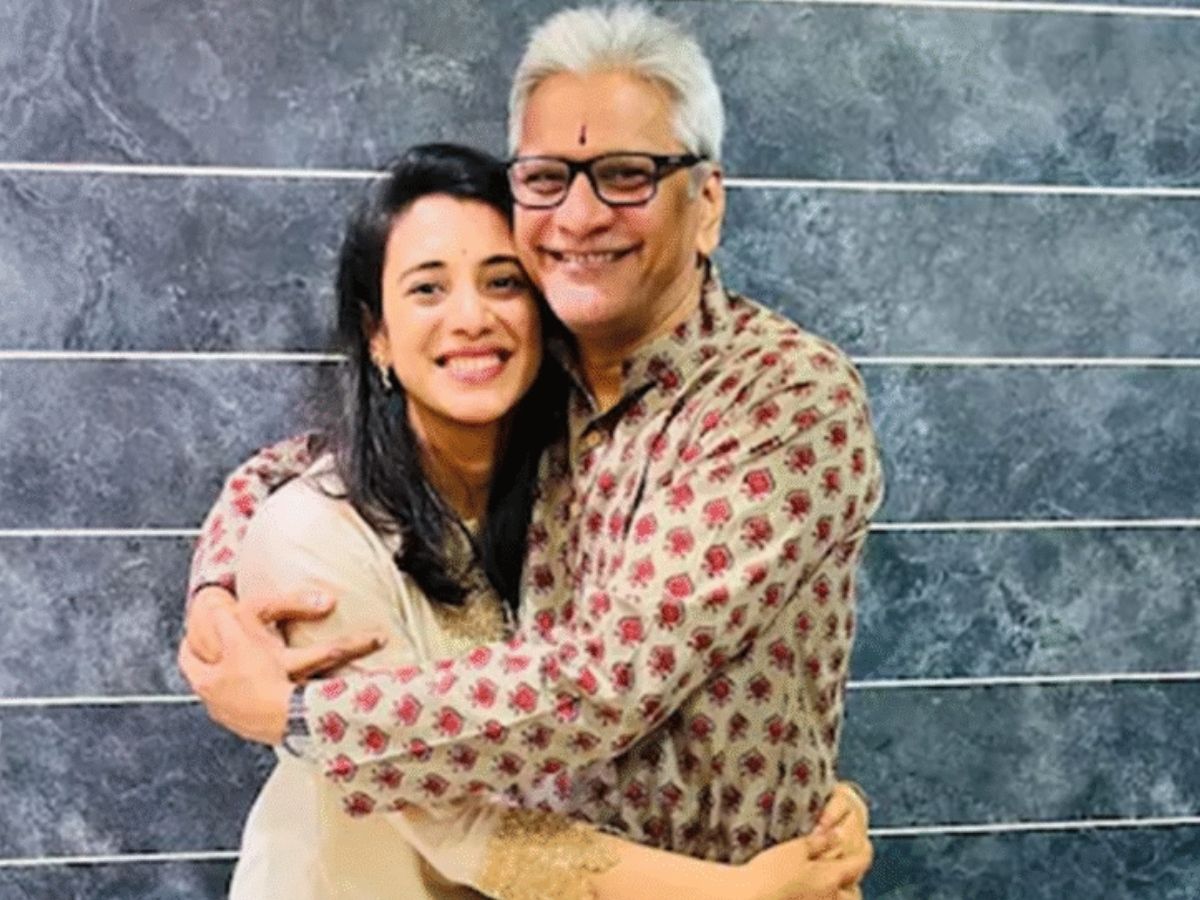 पहले टली शादी, अब सोशल मीडिया से रिंग वाली वीडियो डिलीट; पलाश और स्मृति की शादी को लेकर इंटरनेट पर मची हलचल - Photo Gallery