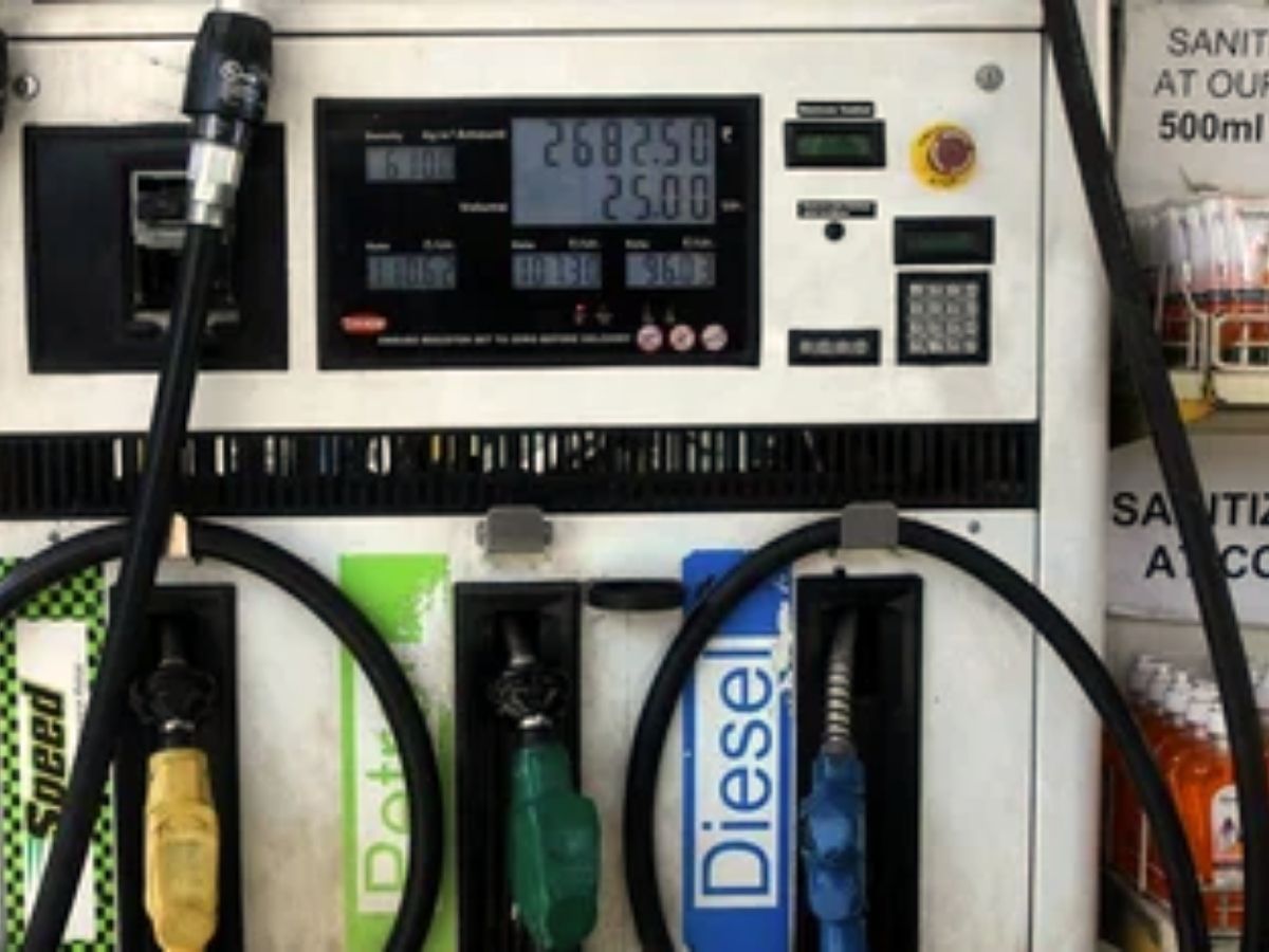 अगर आप भी भरवाते हैं ₹110 या ₹210 का पेट्रोल, तो रुक जाइए! Viral Video में पेट्रोल पंप ऑपरेटर ने बताए वो 2 टिप्स, जिनसे कभी धोखा नहीं खाएंगे - Photo Gallery