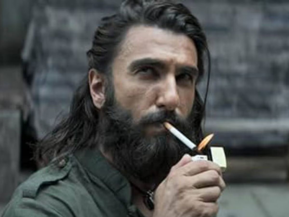 Dhurandhar: आंखों पर चश्मा, हाथ में सिगार… Arjun Rampal झक्कास लुक आउट; Ranveer Singh ने ट्रेलर रिलीज डेट से भी उठाया पर्दा - Photo Gallery