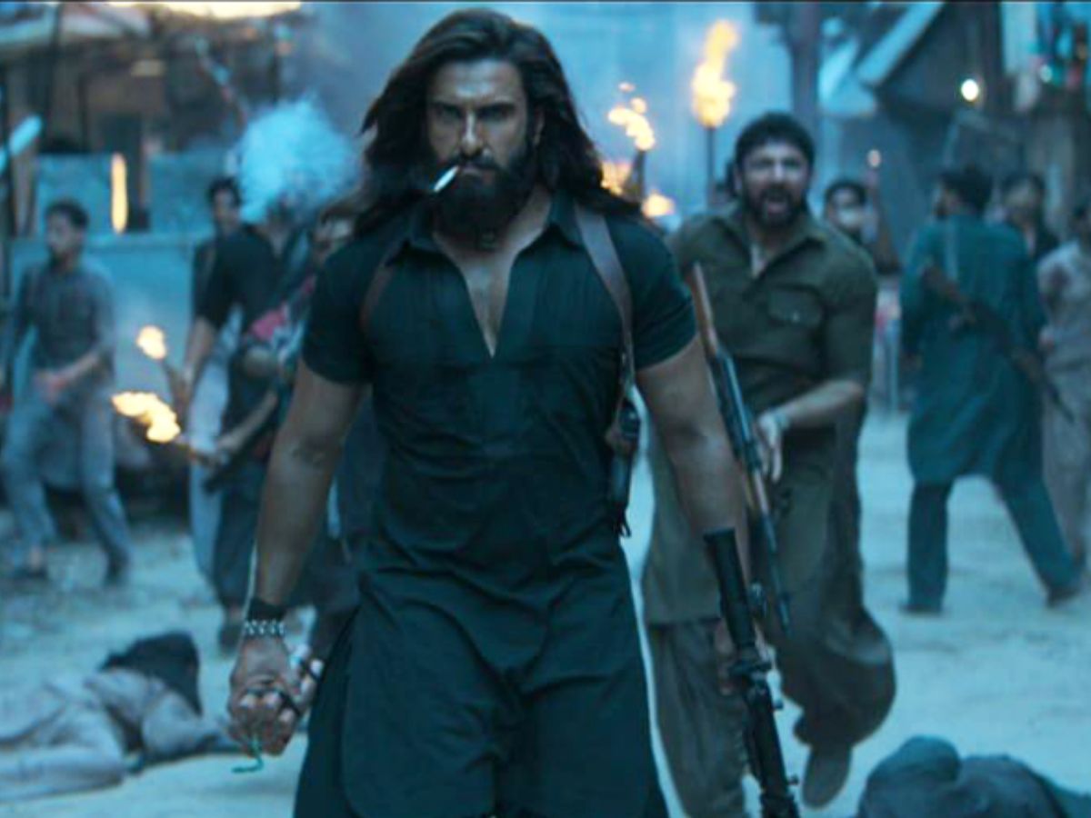 Dhurandhar: आंखों पर चश्मा, हाथ में सिगार… Arjun Rampal झक्कास लुक आउट; Ranveer Singh ने ट्रेलर रिलीज डेट से भी उठाया पर्दा - Photo Gallery